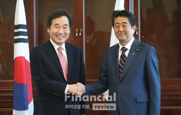 이낙연 국무총리(좌)와 아베 신조 일본 총리./사진=연합뉴스